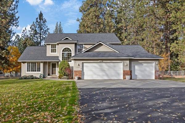 16898 N Hummingbird Ln, Nine Mile Falls, WA 99026