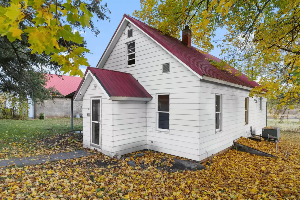 Latah, WA 99018,606 E Market St