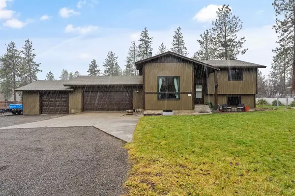 16535 N Tamarac Ln,  Nine Mile Falls,  WA 99026