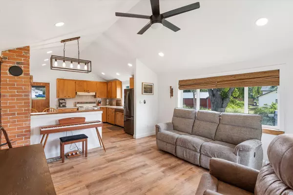 Mead, WA 99021,12712 N OAK St