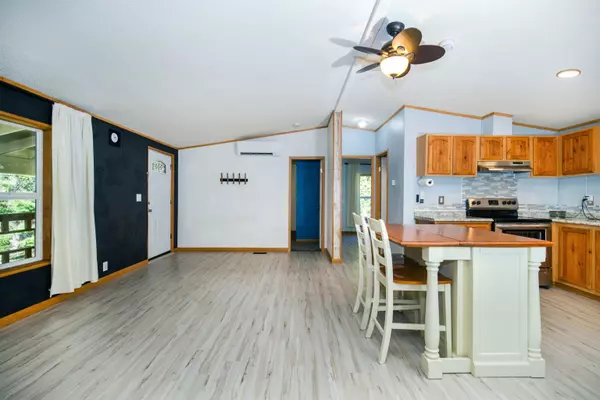 Ione, WA 99139,5432 Sullivan Lake Rd