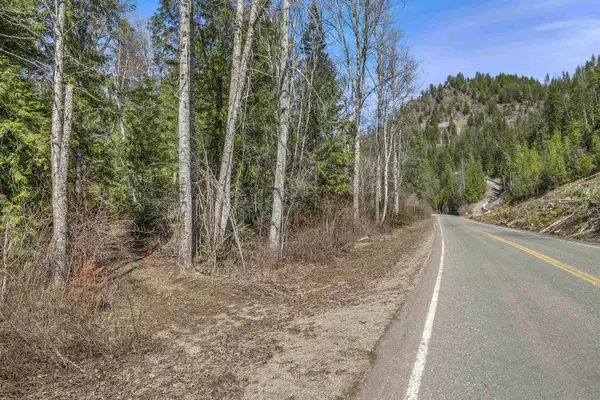 Ione, WA 99139,7062 Sullivan Lake Rd