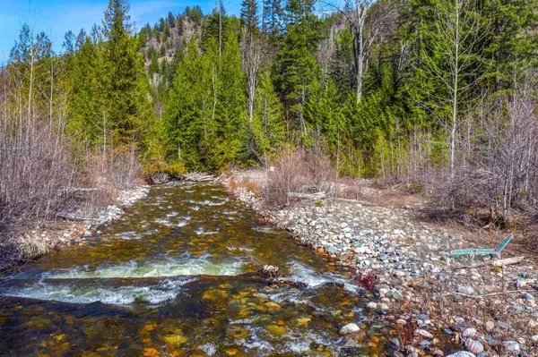 Ione, WA 99139,7062 Sullivan Lake Rd