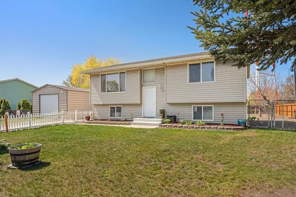 5513 N Farmfield Rd, Newman Lake, WA 99025