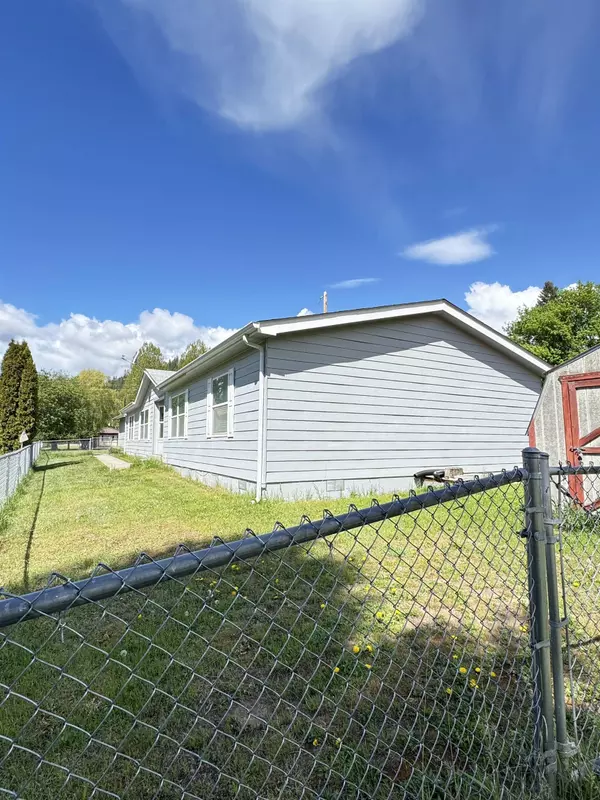 Ione, WA 99139,211 S 8th Ave