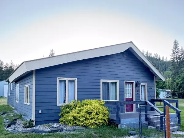 216 S 8th Ave, Ione, WA 99139