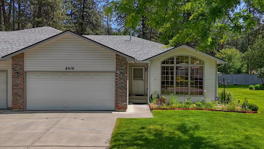 8410 N Pine Meadows Ln, Nine Mile Falls, WA 99026