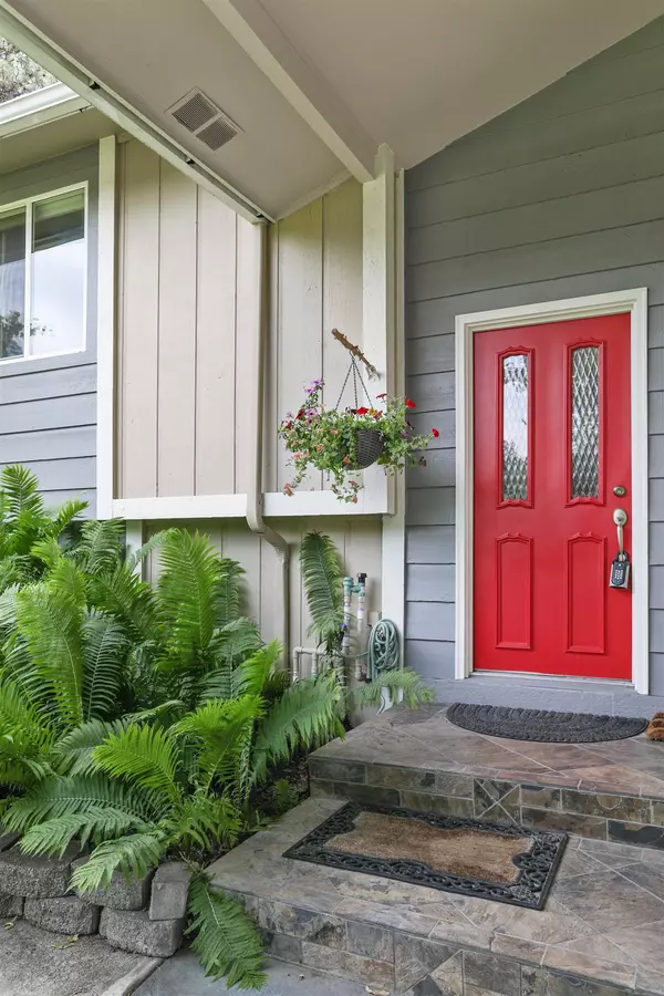 Nine Mile Falls, WA 99026,16020 N Suncrest Dr