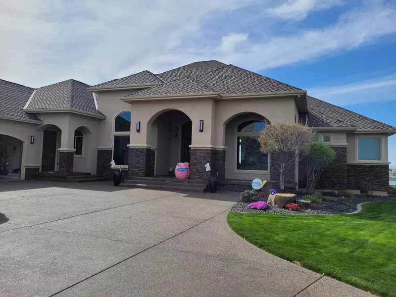 8712 Dune Lake Rd, Moses Lake, WA 98837