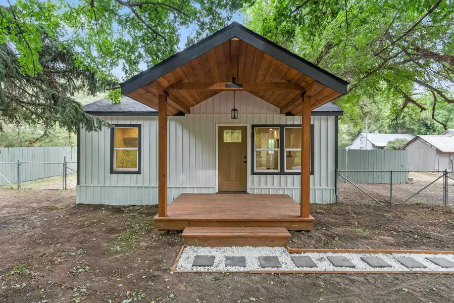 34326 N MILAN Rd, Deer Park, WA 99003