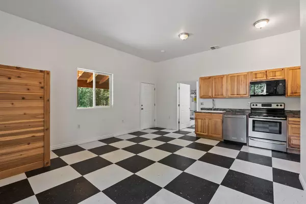 Newport, WA 99156,101 Buck Creek Rd