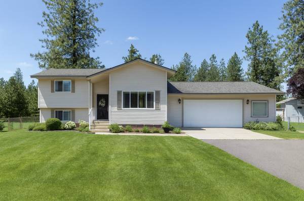 16909 N Sagewood Rd, Nine Mile Falls, WA 99026