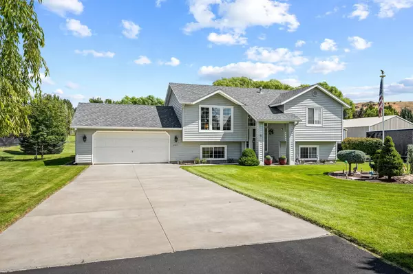 207 S Henry Rd, Greenacres, WA 99016