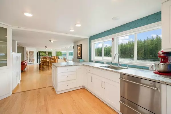 Colville, WA 99114,2083 Black Lake Rd