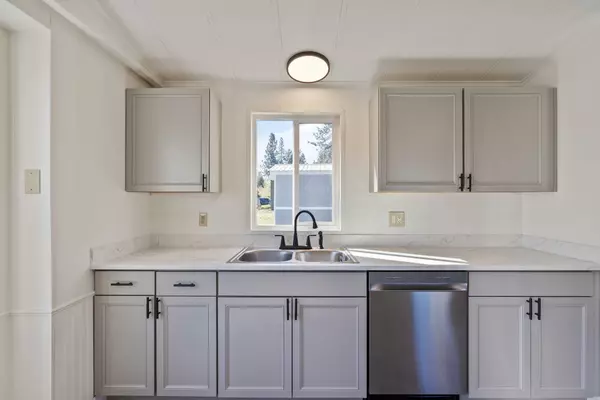 Chattaroy, WA 99003,35312 N Newport Hwy ##233