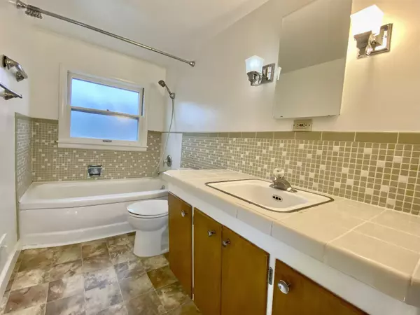 Spokane, WA 99205,5004 N Madison St