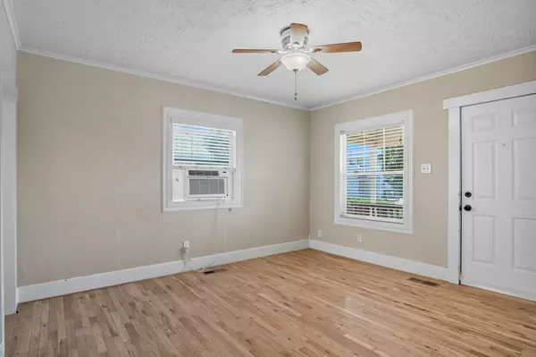 Spokane, WA 99207,417 E Queen Ave