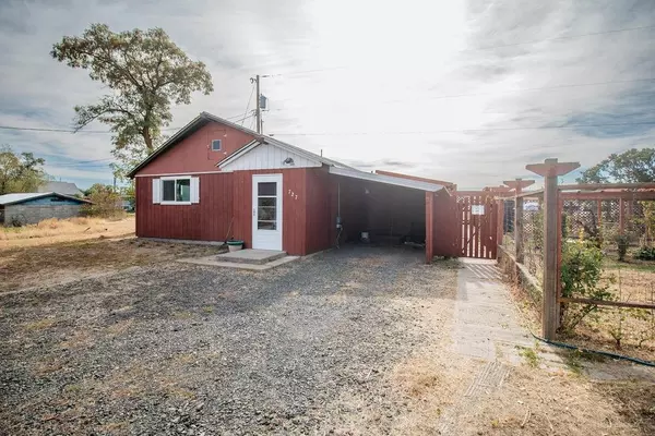 727 W Palouse St, Sprague, WA 99032