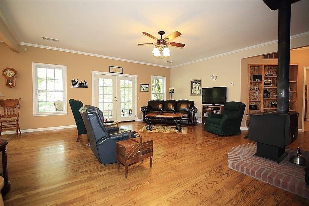 Dawsonville, GA 30534,225 Windy Hill DR