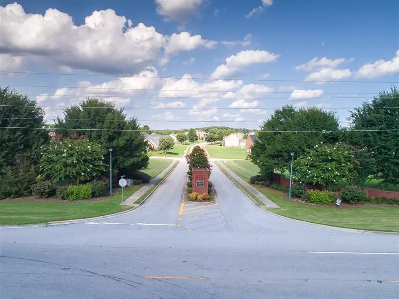 160 Mission Pointe LN, Covington, GA 30016