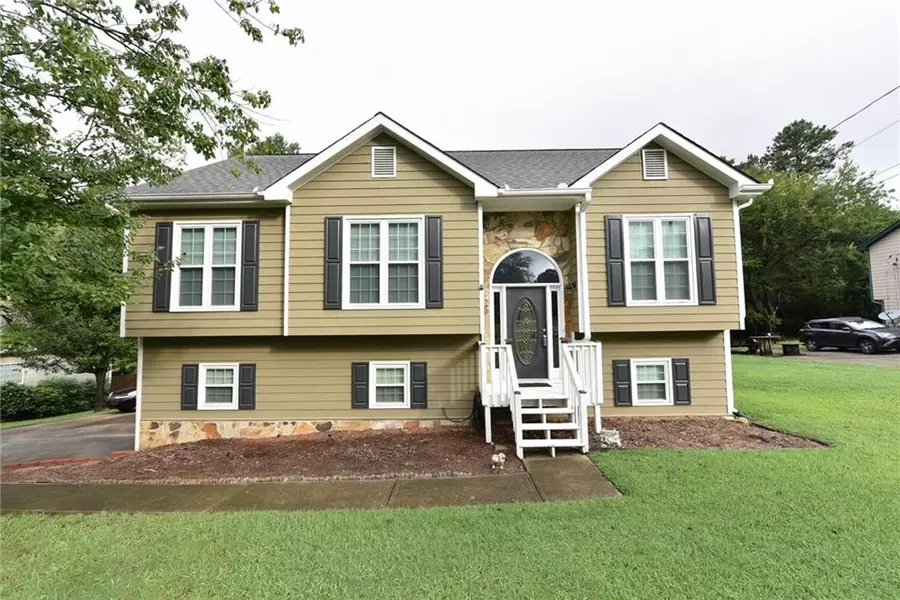 4830 Eagle Watch DR, Flowery Branch, GA 30542