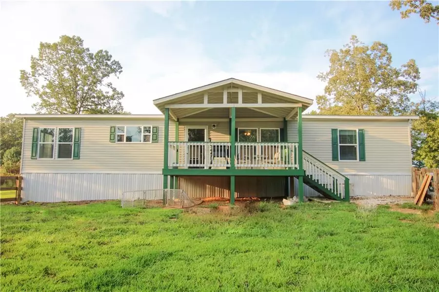 7231 Dicks Hill Pkwy, Mount Airy, GA 30563
