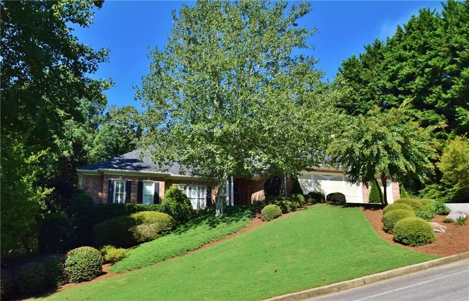 3037 Chattahoochee TRCE, Gainesville, GA 30506