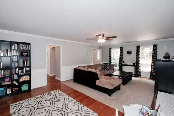 Alpharetta, GA 30022,2925 Shurburne DR