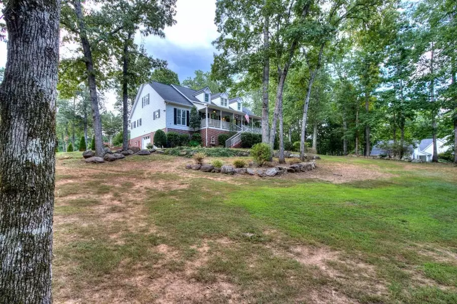 22 Fawn Lake TRL NE, White, GA 30184