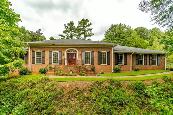 9415 River Lake DR, Roswell, GA 30075