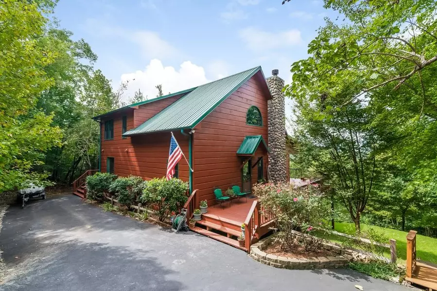 461 Foxfire RD, Blue Ridge, GA 30513