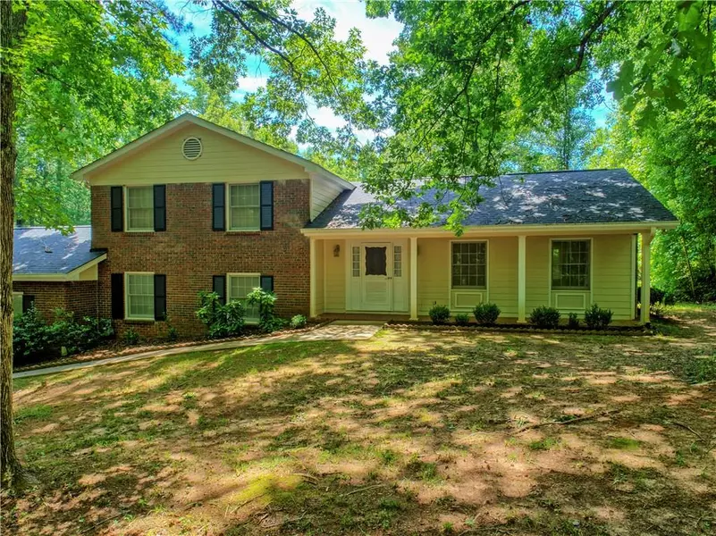 108 Carriage LN, Peachtree City, GA 30269