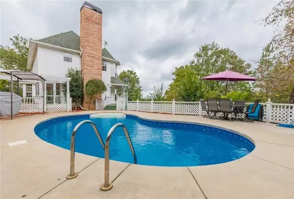 Dawsonville, GA 30534,323 Paradise DR