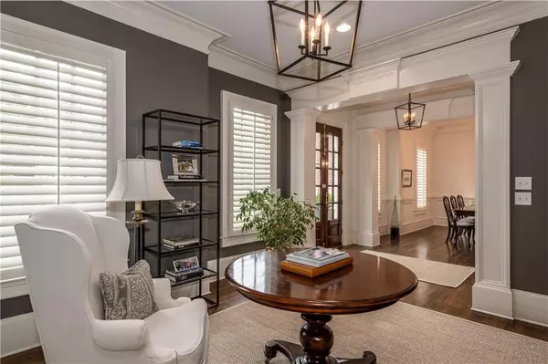 Atlanta, GA 30342,4084 Peachtree Dunwoody RD