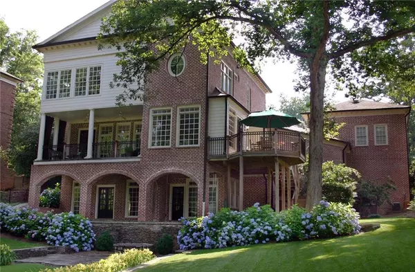 Atlanta, GA 30342,4084 Peachtree Dunwoody RD