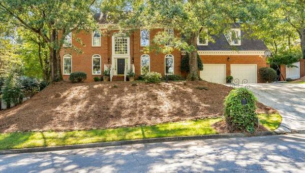 310 Crosstree LN, Sandy Springs, GA 30328