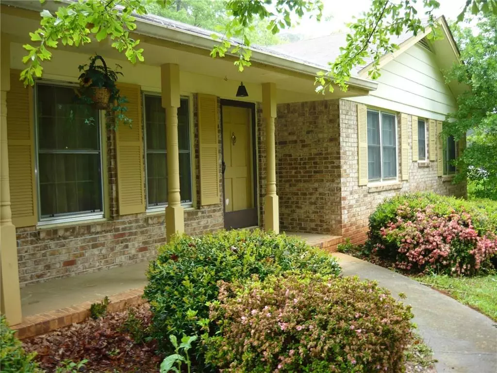 Stone Mountain, GA 30087,2216 colonial oaks way