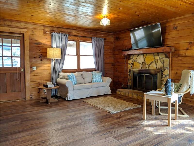 136 Johnson Mill CT, Ellijay, GA 30536