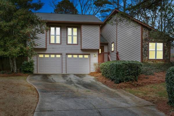 210 Softwood CIR, Roswell, GA 30076