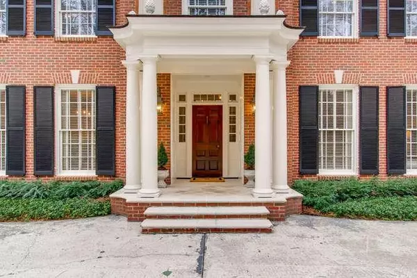 Atlanta, GA 30327,870 Fairfield RD