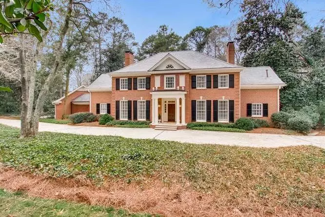 Atlanta, GA 30327,870 Fairfield RD