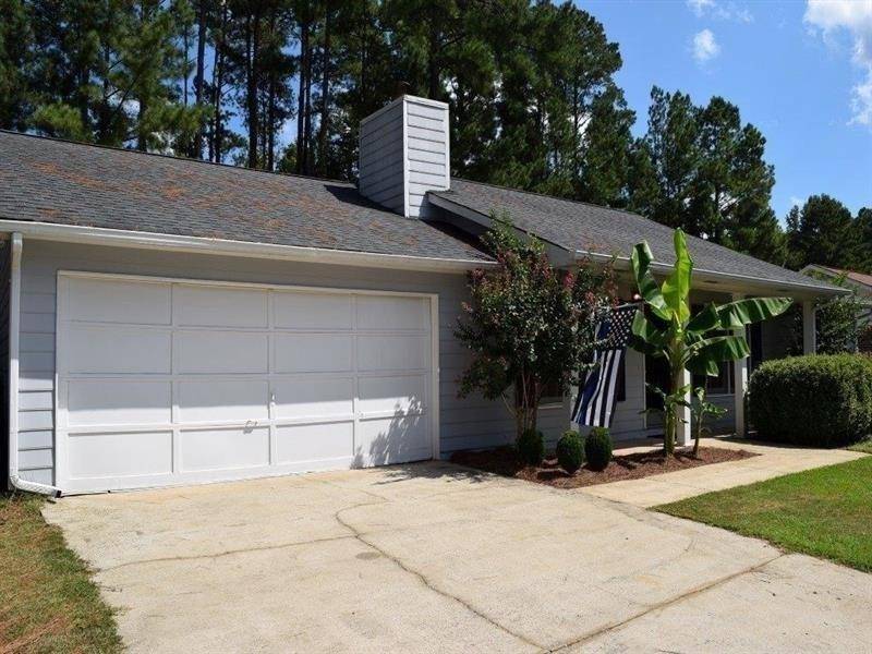 Peachtree City, GA 30269,107 Linden LN