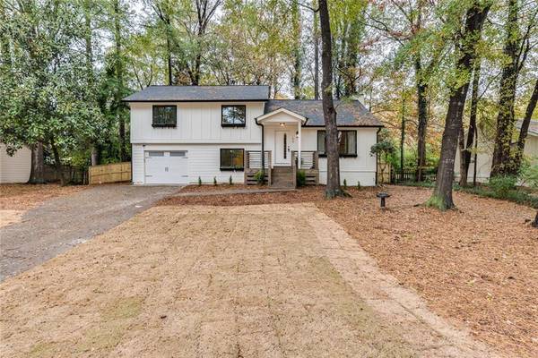 190 Moonshadow CT, Roswell, GA 30075