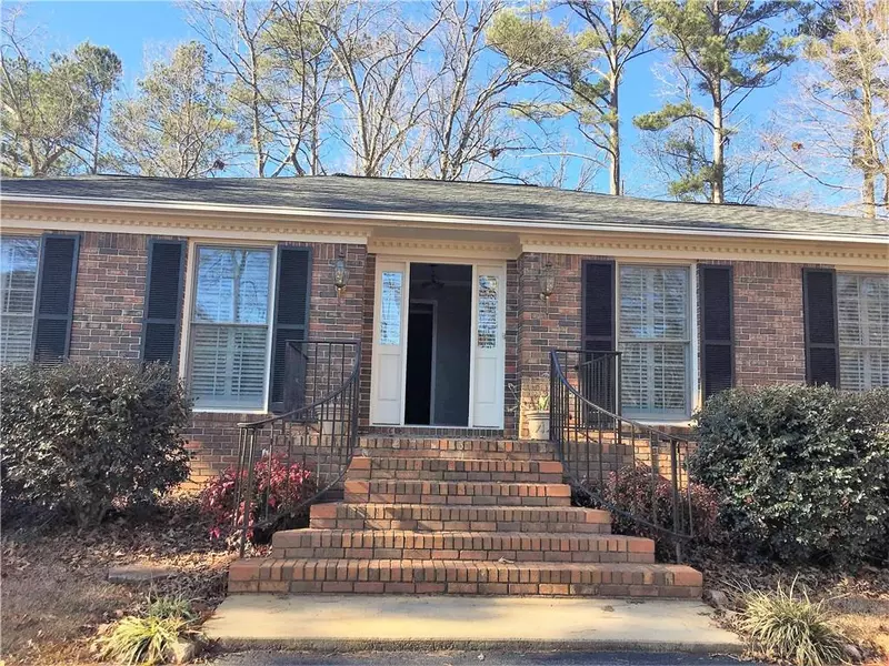 2 Woodland TRL, Newnan, GA 30263