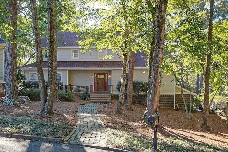 210 Boxelder LN, Roswell, GA 30076