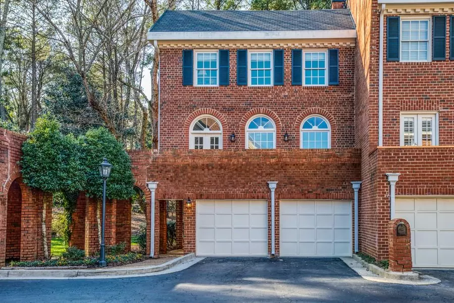 107 JEFFERSON CIR, Sandy Springs, GA 30328