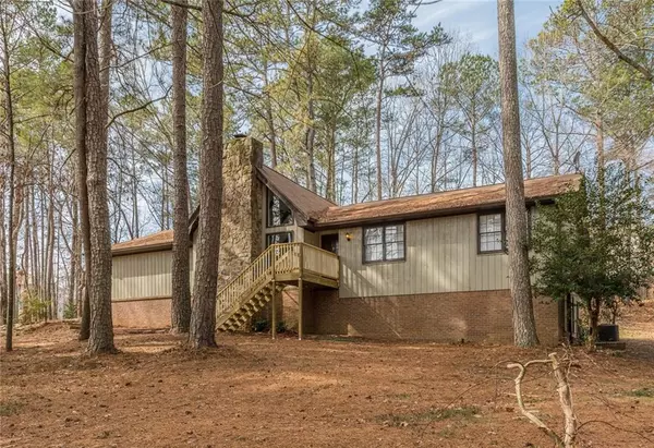 527 RAVEN SPRINGS TRL, Stone Mountain, GA 30087