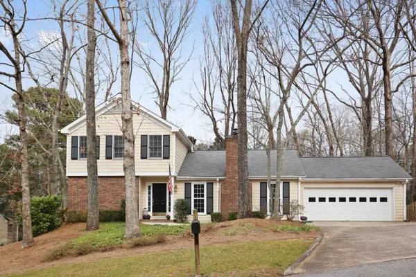 300 Woodchuck CT, Roswell, GA 30076