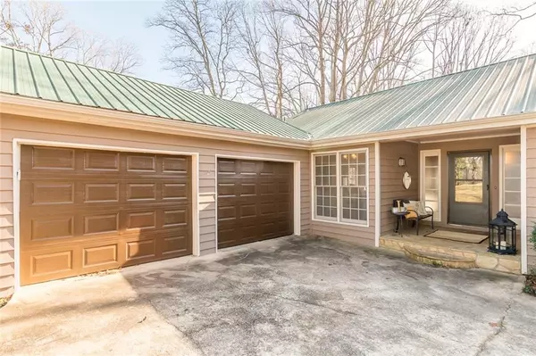 Buford, GA 30518,5977 Shadburn Ferry RD