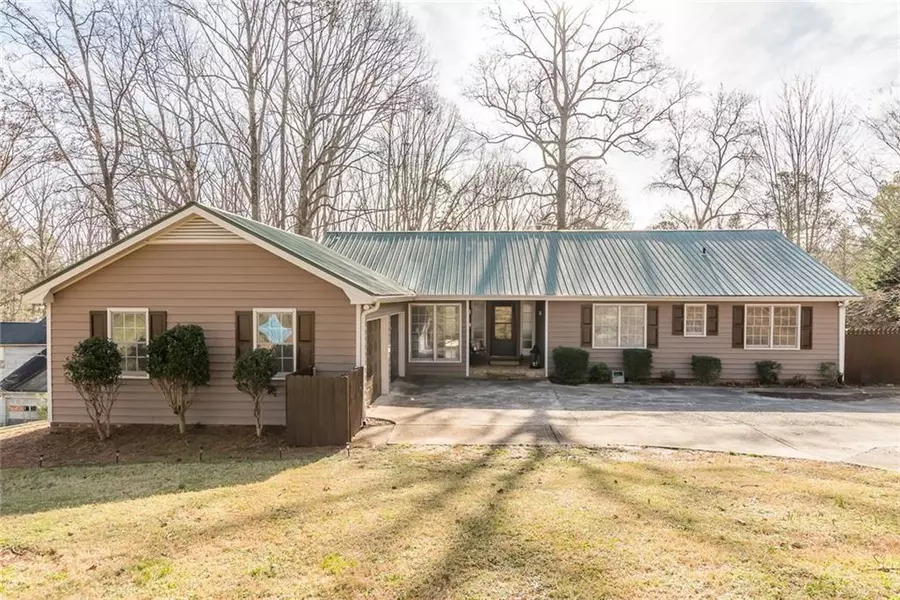 5977 Shadburn Ferry RD, Buford, GA 30518